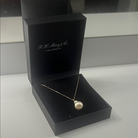Macy's Gold and Pearl Necklace - Picture 1 of 3